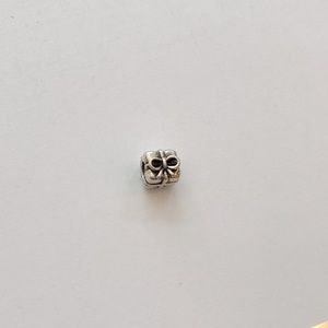 Pandora Charm - Present / Gift